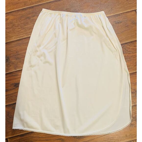 Vintage Vassarette Half Slip Beige Size M 24" Split Elastic Waist Nylon Md USA - Picture 7 of 7